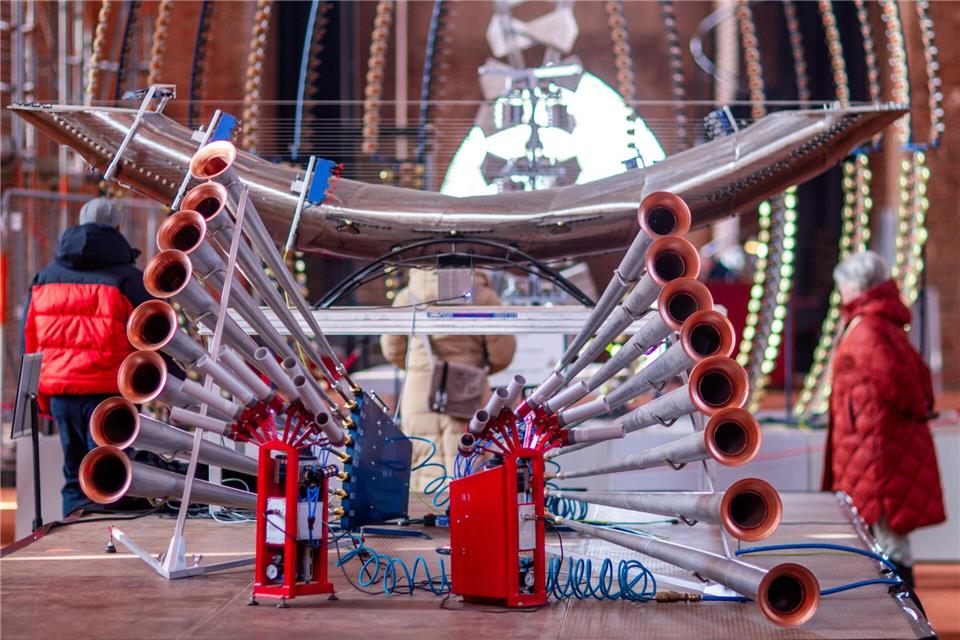 Die Klangmaschinen bestehen etwa aus Gasheizungsventilen, elektrischen Schreibmaschinen, Magneten oder Waschmaschinenmotoren.Jens Büttner/dpa