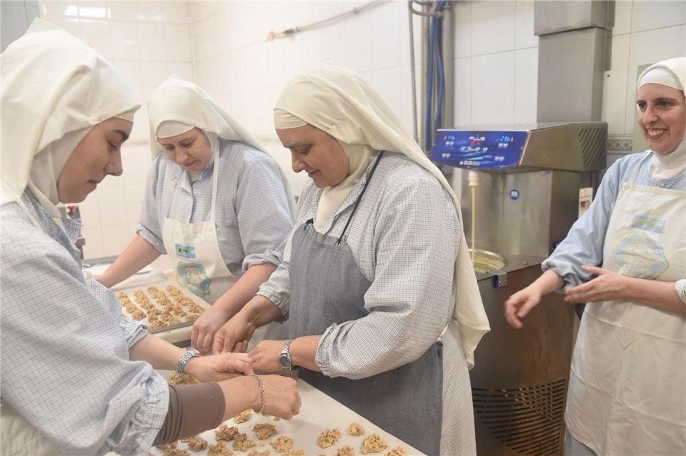 Die Klarissen sind für ihre Süßigkeiten aus der Klostermanufaktur bekannt. (Handoutbild)---/Francisco Canals/dpa