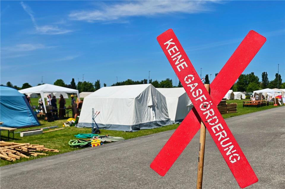 Die Klima- und Anti-Gaskraftwerksbewegung trifft sich aktuell in Hamm bei einem großen Klimacamp. Für Samstag ist eine Großdemo geplant - doch um den Startpunkt gibt es Streit. Max Lametz/dpa