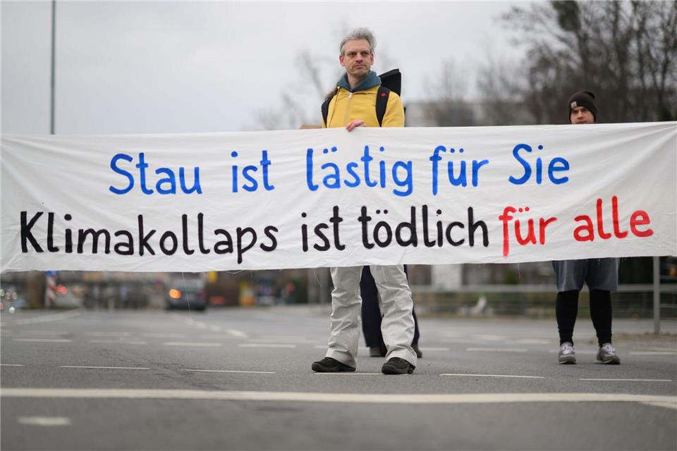 Die Klimaaktivsten von Extinction Rebellion planen erneut Straßenblockaden in Dresden. (Archivbild)Robert Michael/dpa