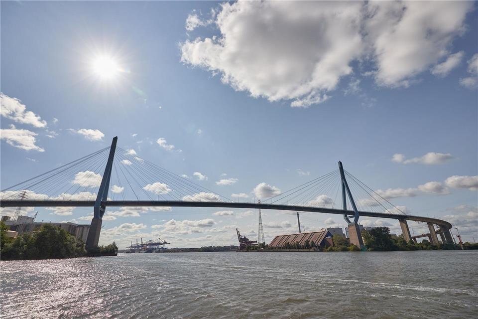 Die Köhlbrandbrücke wird am Wochenende für Reparatur- und Wartungsarbeiten gesperrt.Georg Wendt/dpa