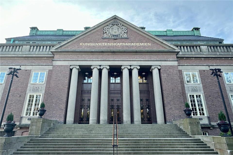 Physik-Nobelpreis: Grundlage für neue Ära der Quantentechnik Die Königlich-Schwedische Akademie der Wissenschaften auf dem Gelände der Universität von Stockholm gibt traditionell die Nobelpreisträger in den Kategorien Physik und Chemie bekannt. Steffen Trumpf/dpa