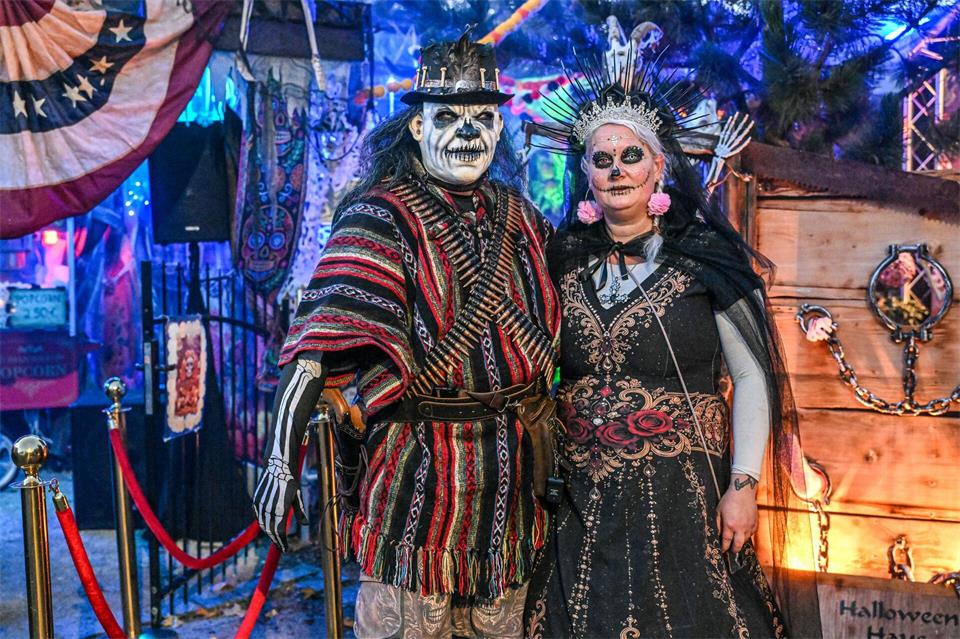 Die Königs sind echte Halloween-Fans.Jason Tschepljakow/dpa