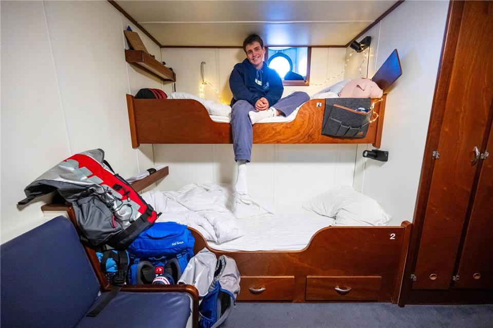 Das segelnde Klassenzimmer - Eine besondere Schule auf See  Die Kojen bieten wenig Platz.Sina Schuldt/dpa