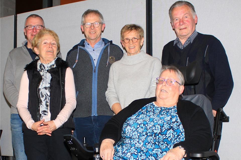 Die Kolpingsfamilie Weseke hat sich zur Mitgliederversammlung getroffen (v.l.): Josef Otert Enning, Barbara Domhöfer, Ludger Wendholt, Agnes Deelmann, Erika Heselhaus und Karl Heinz Enxing.