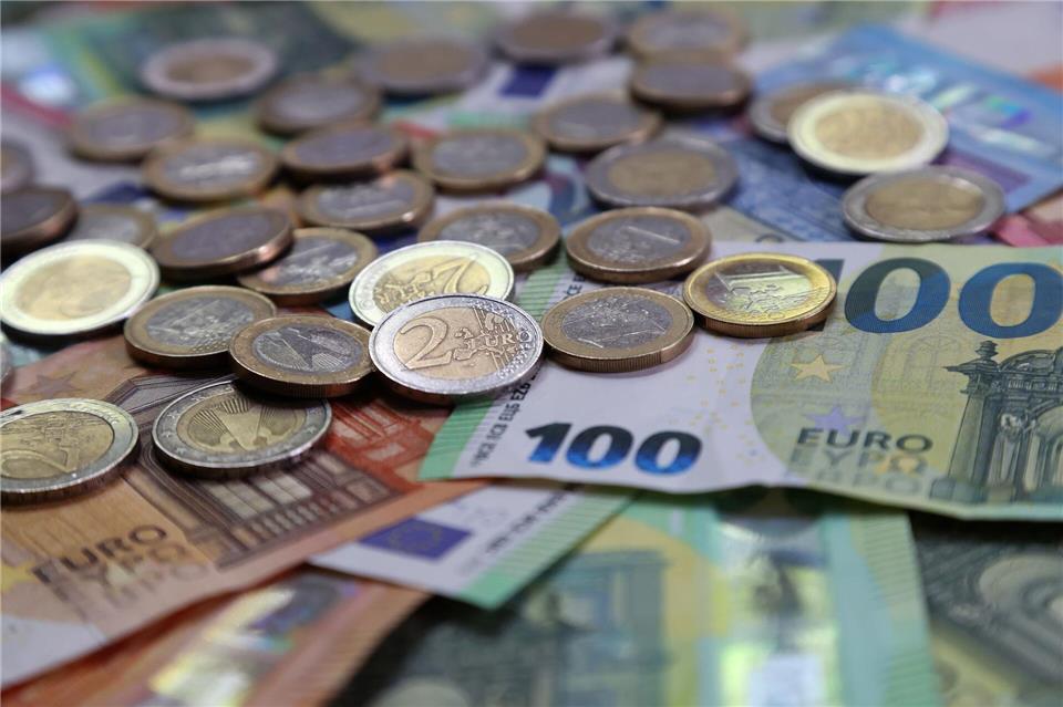 Die Kommunen in Mecklenburg-Vorpommern können laut Steuerschätzung in den kommenden Jahren mit höheren Einnahmen rechnen. (Symbolbild)Karl-Josef Hildenbrand/dpa