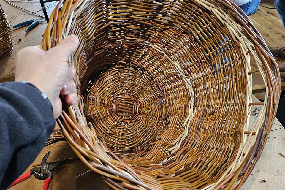 Die Korbflecht-Kurse des Vereins kommen bislang sehr gut an.