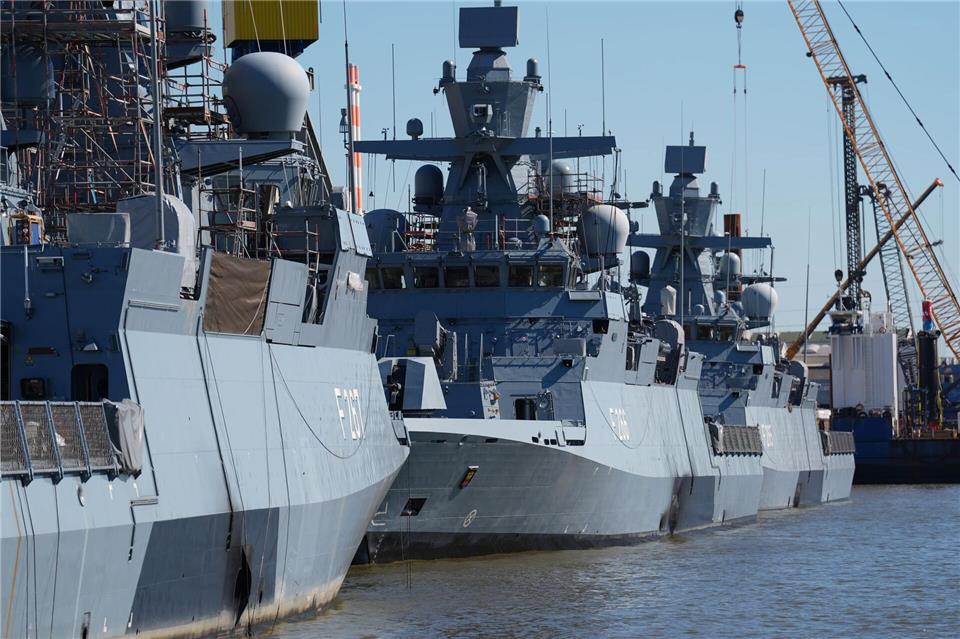 Die Korvette „Emden“ war in der Vergangenheit bereits Ziel von Sabotage geworden - um welches Schiff es im aktuellen Fall geht, war zunächst unklar. (Archivbild)Marcus Brandt/dpa