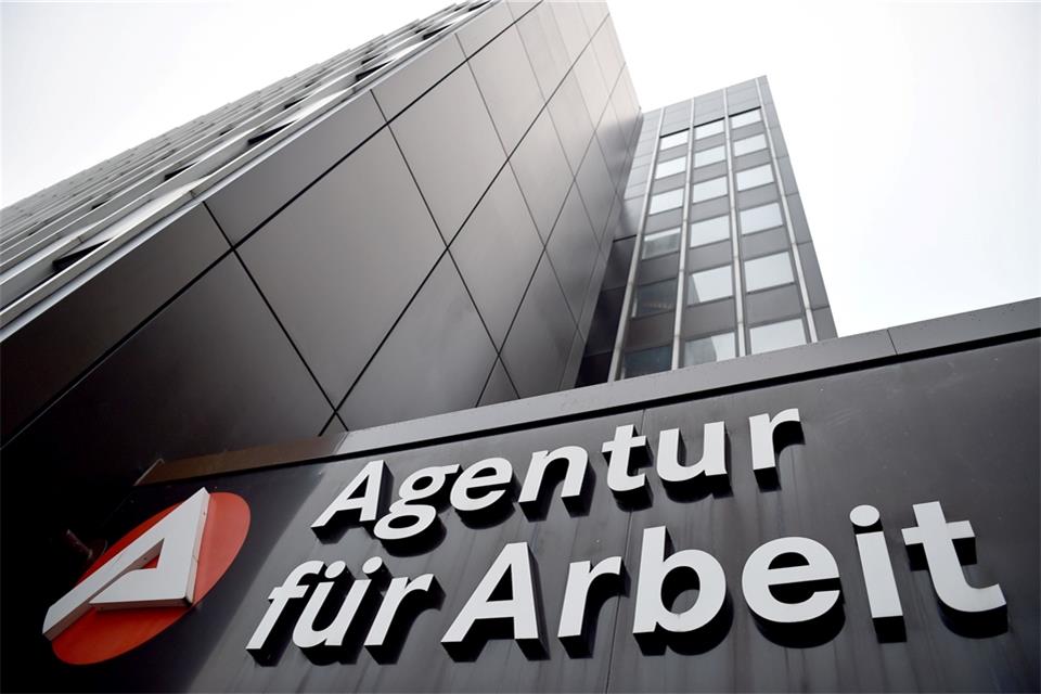 Kosten der Arbeitslosigkeit steigen 2023 und 2024 Die Kosten der Arbeitslosigkeit dürfte Arbeitsmarktforschern zufolge wieder steigen.