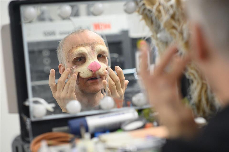 Die Kostüme entstehen in Handarbeit.Klaus-Dietmar Gabbert/dpa