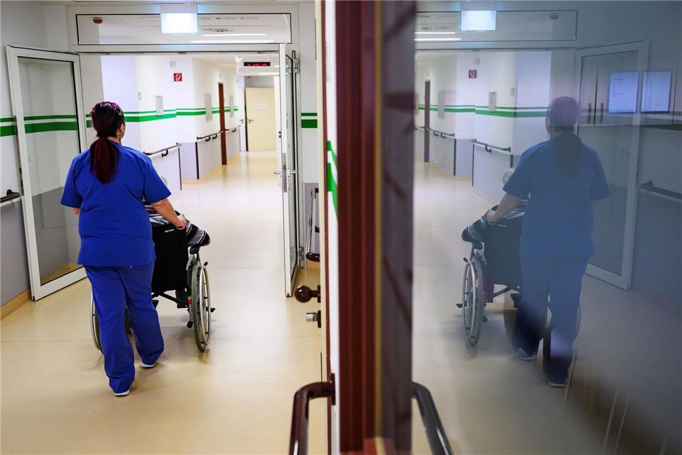 Die Krankenhäuser in Thüringen warnen vor Verschlechterungen für Patienten durch das geplante Sparpaket in der gesetzlichen Krankenversicherung (Symbolfoto).Hendrik Schmidt/dpa