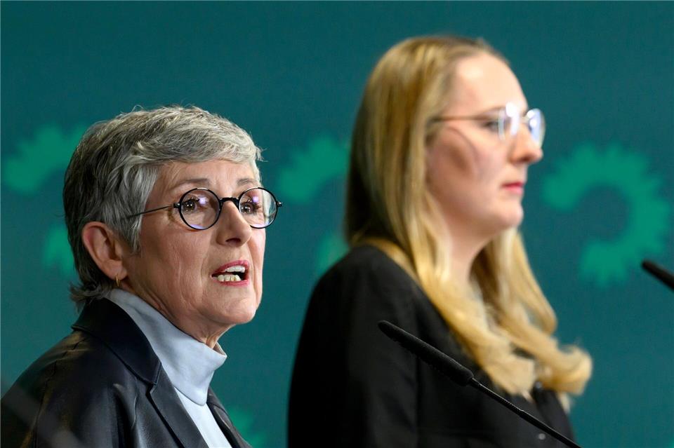 Die Krankenkassenbeiträge könnten sinken, rechnen die Fraktionsvorsitzenden der Grünen, Britta Haßelmann und Katharina Dröge, vor. Hendrik Schmidt/dpa