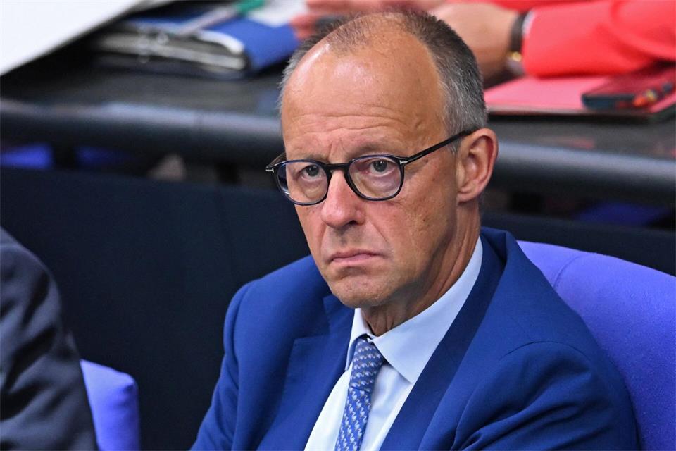 Die Kreisvorsitzenden der Sächsischen Union haben klare Worte an Bundeskanzler Friedrich Merz (CDU) gerichtet. (Archivbild)Michael Brandt/dpa
