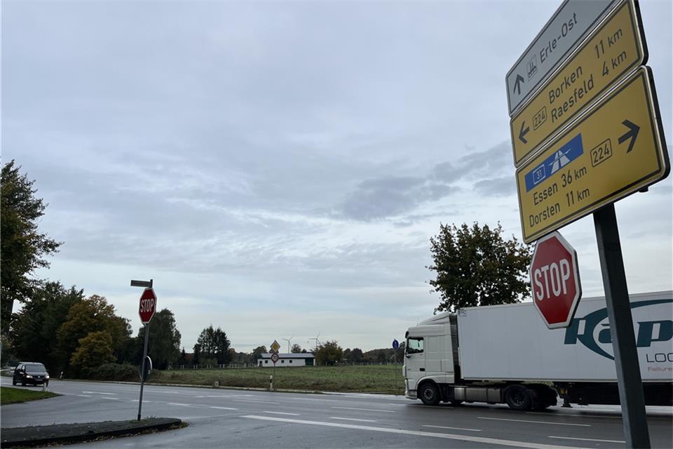 Die Kreuzung an der B224 in Höhe des Gewerbegebiets Erle möchte der Landesbetrieb Straßen NRW nicht umgestalten.