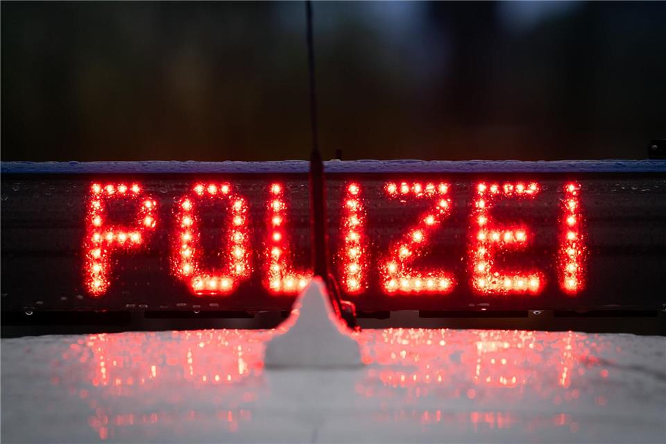 Die Kripo ermittelt zu einer mutmaßlichen Messerattacke in Velten - aber noch weiß sie nicht, was dahinter stecken kann. (Symbolbild)Soeren Stache/dpa