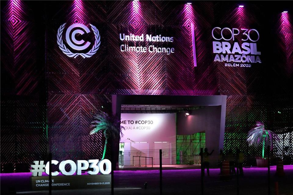 Die Krise ist groß, die Konferenz auch: In Belém werden Zehntausende Delegierte erwartet. (Archivbild)Eraldo Peres/AP/dpa