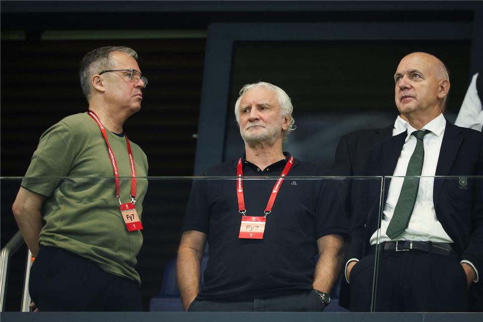 Die Kritik nach dem deutschen WM-Aus weitet sich auf DFB-Geschäftsführer Rettig (l.) und Präsident Neuendorf (r.) aus. (Archivbild)Christian Charisius/dpa