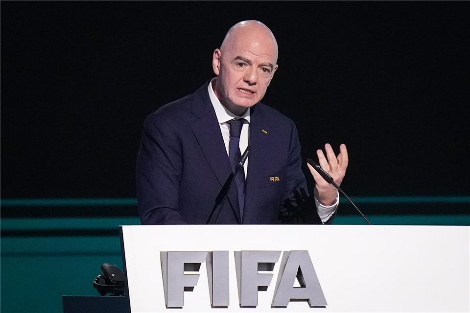 Die Kritik um Gianni Infantino reißt nicht ab. (Archivfoto)Darryl Dyck/The Canadian Press/AP/dpa