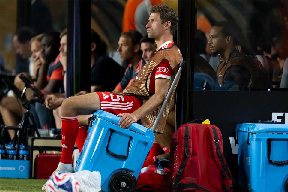 Schlechtes Omen für WM? Lautes Stöhnen über Wetter-Extreme Die Kühlbox ist ein wichtig bei der Club-WM - nicht nur als Sitzmöglichkeit.Sven Hoppe/dpa