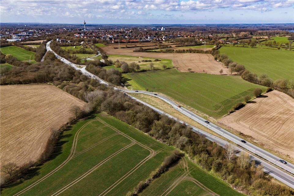 Die Küstenautobahn A20 soll von Schleswig-Holstein nach Niedersachsen weiter gebaut werden. (Archivfoto)Frank Molter/dpa