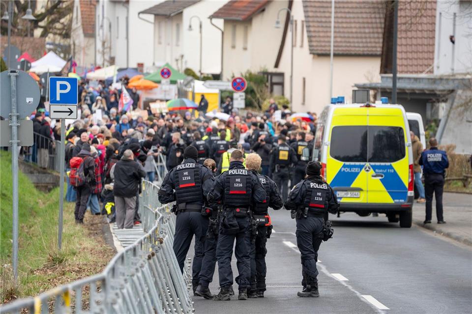Die Kundgebung verlief friedlich.Andreas Arnold/dpa