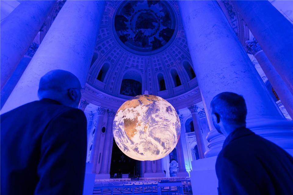 Die Kunstinstallation Gaia hängt im Dom von St. Blasien.Philipp von Ditfurth/dpa