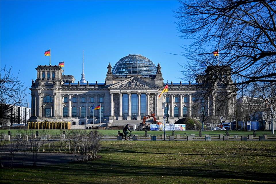 Die Kuppel auf dem Reichstag ist nur eines der besuchbaren Highlights. (Archivbild)Soeren Stache/dpa
