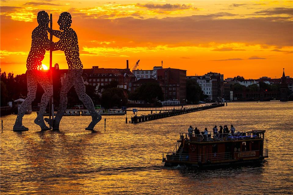 Die Lärmbelästigung durch Partyboote auf der Spree in Berlin hat im Südosten zugenommen. (Archivfoto)picture alliance / dpa