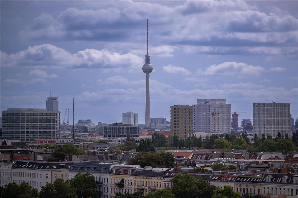 Die Lage auf dem Wohnungsmarkt in Berlin ist seit Jahren angespannt. (Symbolbild) Monika Skolimowska/dpa