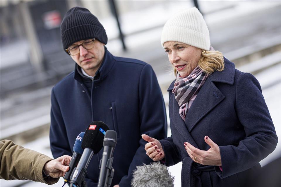 Die Lage auf den Schienen entspannt sich laut Evelyn Palla immer weiter. Moritz Frankenberg/dpa