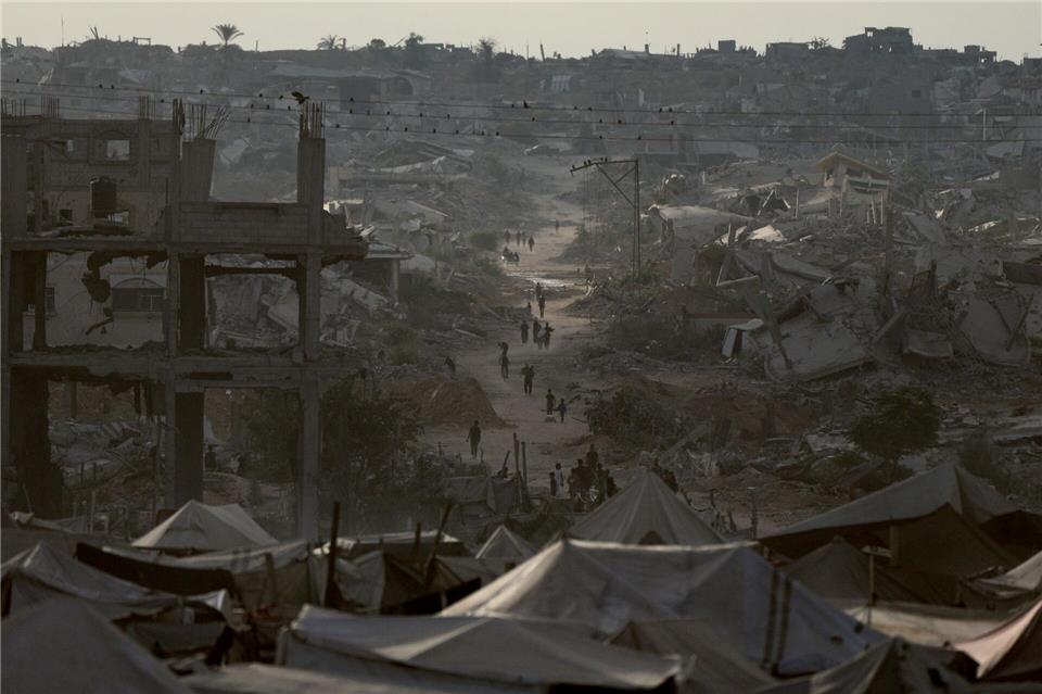 Die Lage im weitgehend zerstörten Gazastreifen ist weiterhin äußerst fragil. (Archivbild)Jehad Alshrafi/AP/dpa