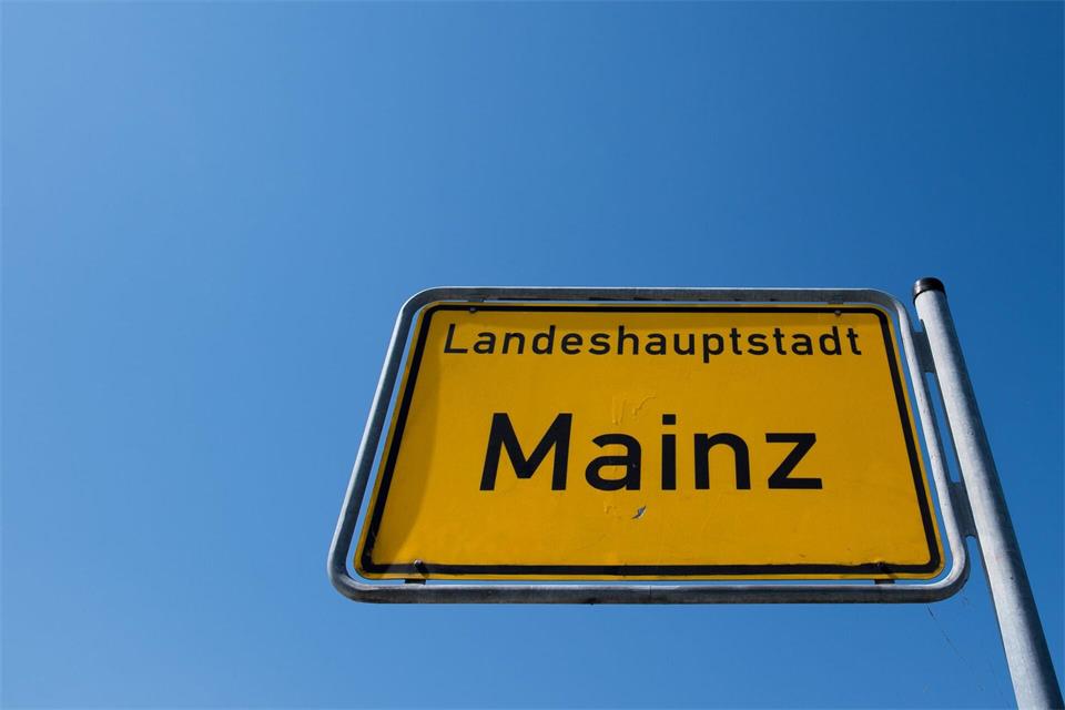 Die Landeshauptstadt Mainz sieht sich durch die Entscheidung des Mainzer Verwaltungsgerichts in ihrer Auffassung bestärkt. (Symbolbild) Silas Stein/dpa