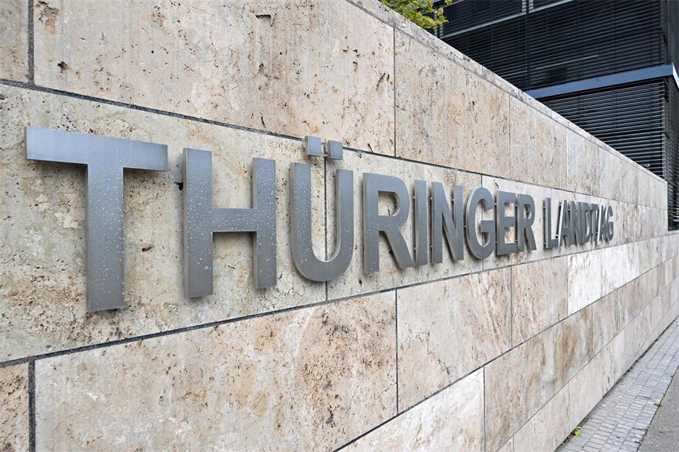 Die Landespressekonferenz organisiert regelmäßig vor Parlamentssitzungen Pressekonferenzen zu landespolitischen Themen im Thüringer Landtag. (Archivbild)Martin Schutt/dpa
