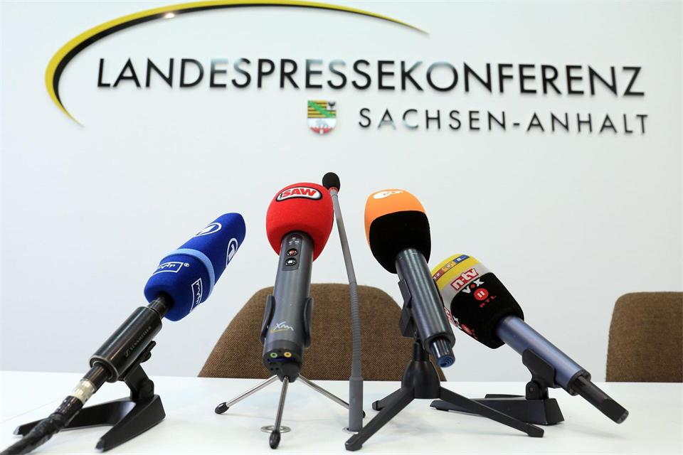 Die Landespressekonferenz vertritt die Interessen von Journalistinnen und Journalisten, die über Politik berichten. (Symbolbild)picture alliance / ZB