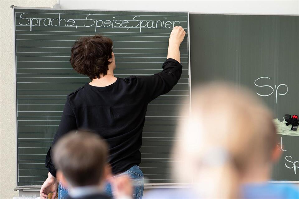 Die Landesschüler:innenvertretungen in Schleswig-Holstein haben einen Forderungskatalog zur Landtagswahl 2027 vorgelegt. (Symbolbild)Sebastian Gollnow/dpa