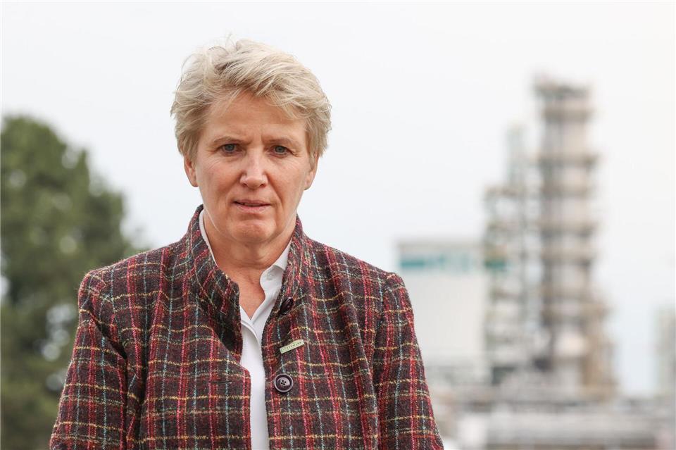 Die Landrätin des Landkreises Uckermark, Karina Dörk (CDU), warnt vor US-Sanktionen gegen die PCK-Raffinerie. (Archivbild)Joerg Carstensen/dpa