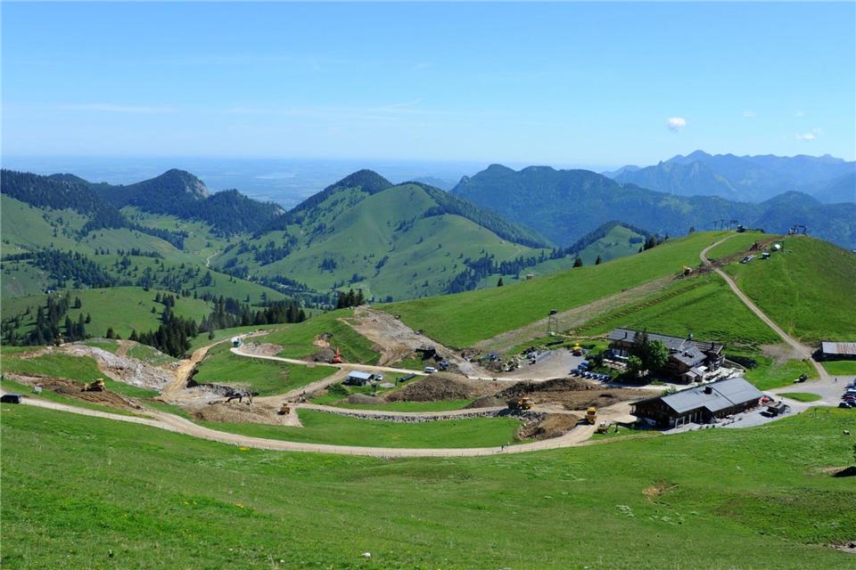 Die Landschaft rund um das Sudelfeld lockt auch viele Motorradfahrer. (Archivbild)picture alliance / dpa