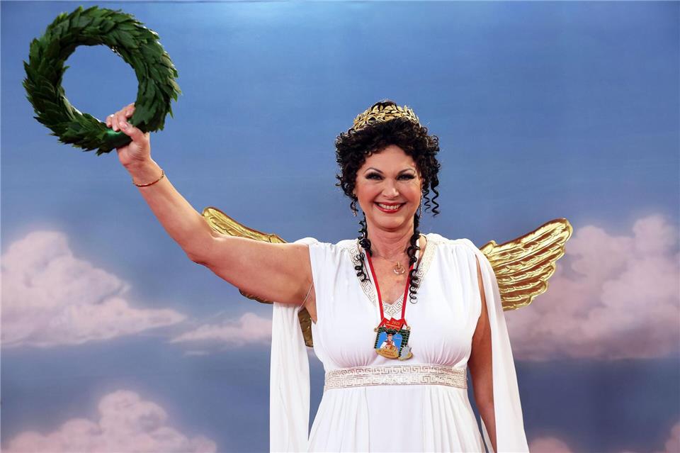 Die Landtagspräsidentin als griechische Göttin.Karl-Josef Hildenbrand/dpa