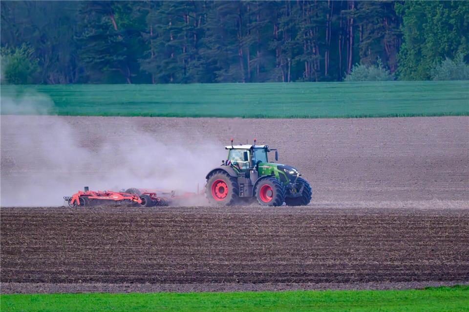 Die Landwirte in Schleswig-Holstein beobachten das Wetter genau. (Symbolbild)Patrick Pleul/dpa/ZB