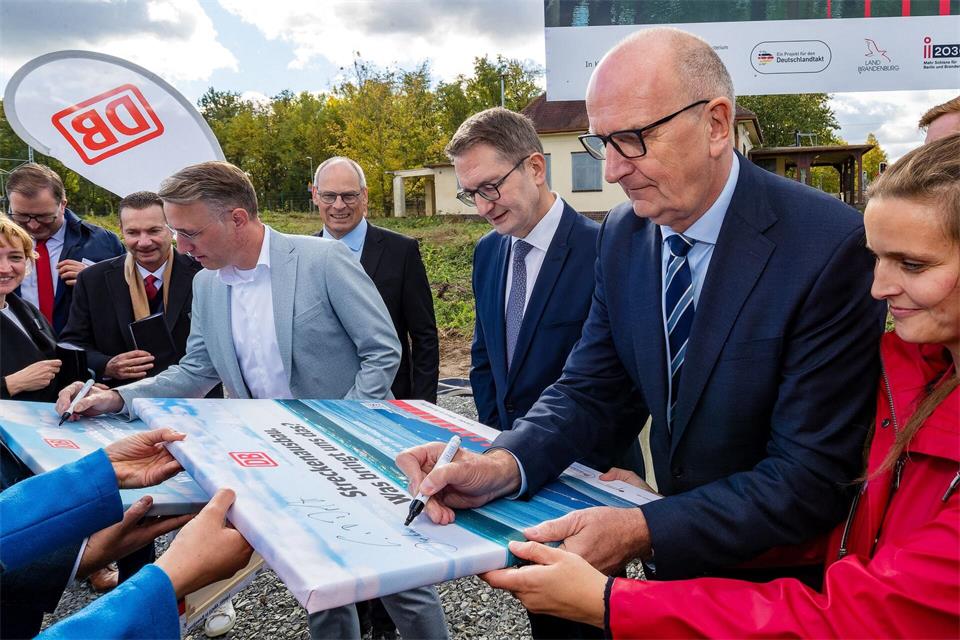 Die Lausitz soll fit für eine Zeit nach dem Kohleabbau gemacht werden.Frank Hammerschmidt/dpa