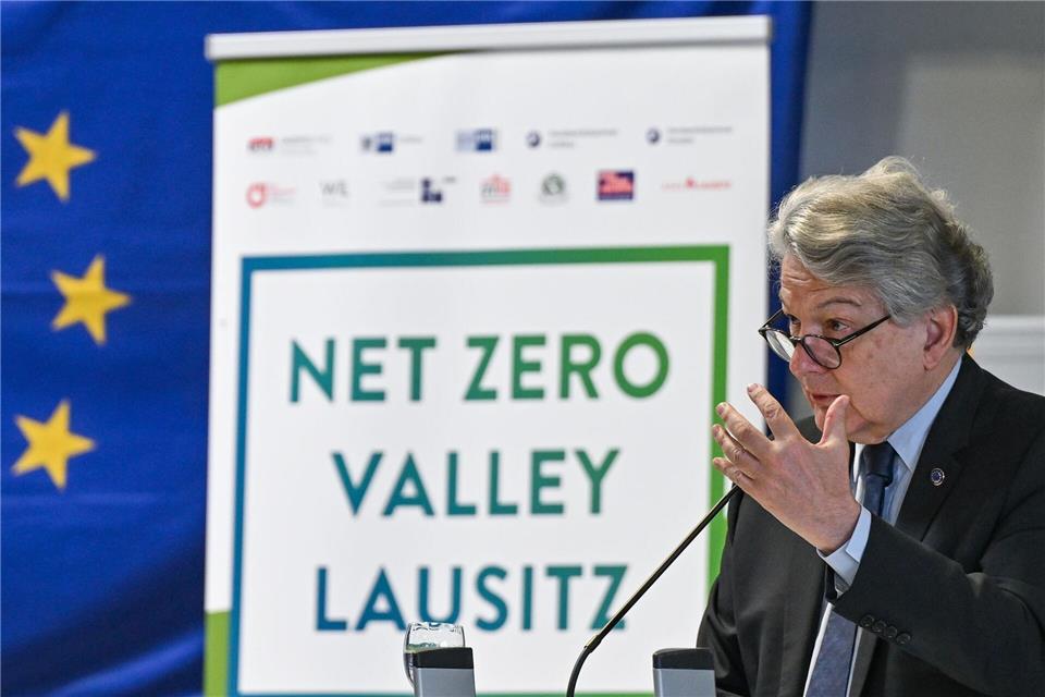 Die Lausitz wird Net Zero Valley - eine Initiative der EU zur Ansiedlung klimafreundlicher Technologien. Auch der EU-Kommissar Thierry Breton besuchte vor Monaten angesichts der Bewerbung die Region.Patrick Pleul/dpa