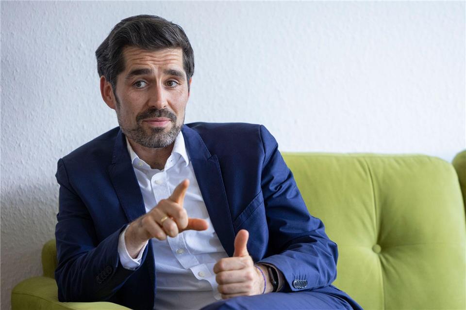 Die Lehrkräfte seien im Beamtenstatus und hätten damit den Staat zu verteidigen, betont Bildungsminister Sven Teuber (SPD). (Archivbild)Helmut Fricke/dpa