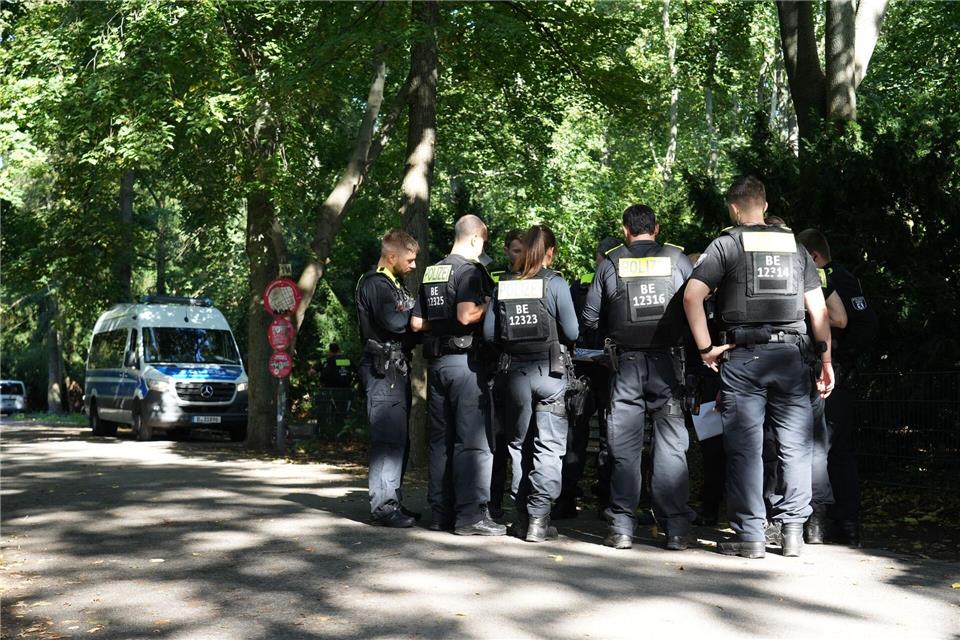 Die Leiche einer mutmaßlich getöteten Frau lag im Berliner Volkspark Humboldthain. Manuel Genolet/dpa