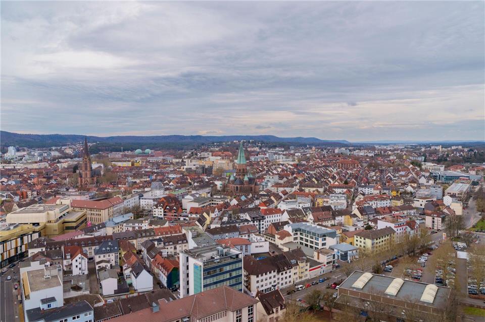 Die Leiche war nahe dem Hauptbahnhof von Kaiserslautern entdeckt worden. (Archivbild)Andreas Arnold/dpa
