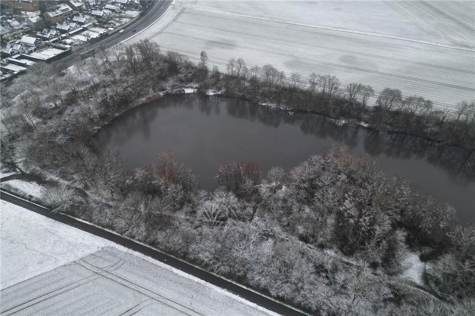 Die Leiche wurde in der Nähe eines Sees gefunden.-/dpa