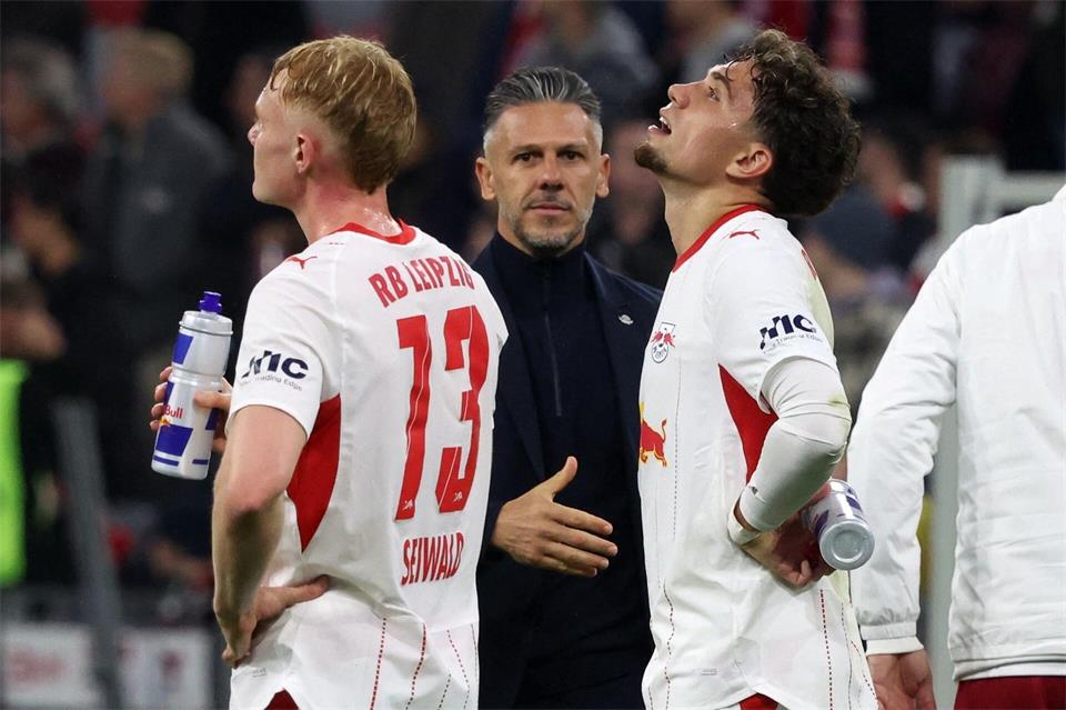 Die Leipziger von Trainer Martin Demichelis (Mitte) hatten gegen den FC Bayern keine Chance. Karl-Josef Hildenbrand/dpa