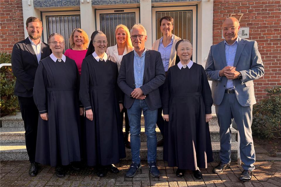 Die Leitung der Schönstatt-Schwestern freuen sich mit allen anderen Beteiligten über die neue Nutzung des früheren Schwestern-Wohnheims. 