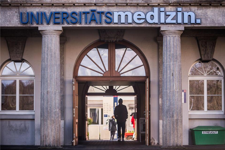 Die Linearbeschleuniger sind in einem Keller auf dem Gelände der Universitätsmedizin untergebracht - der Strahlung wegen. (Archivbild)Andreas Arnold/dpa