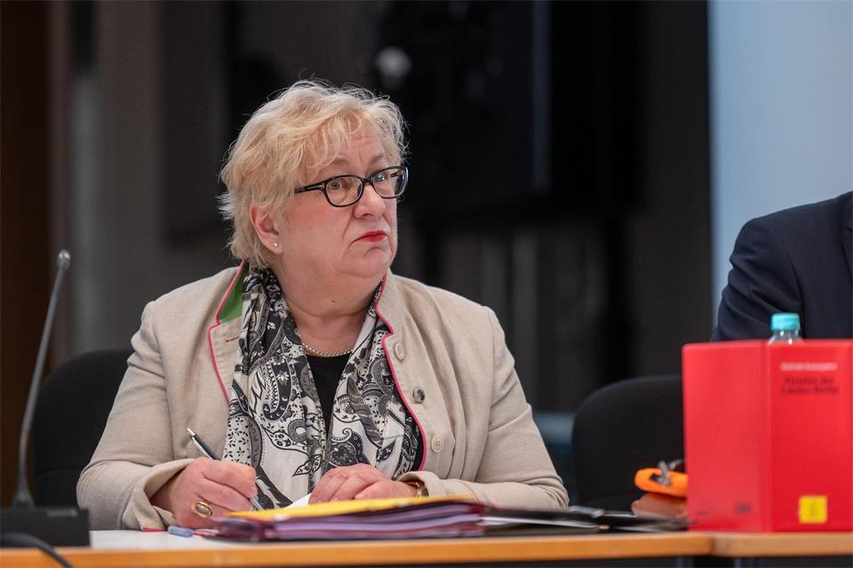 Die Linke-Abgeordnete Manuela Schmidt leitete den Untersuchungsausschuss zur Vergabe von Fördergeld.  (Archivbild)Christophe Gateau/dpa