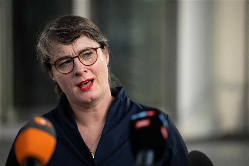 Die Linke-Abgeordnete Ulrike Große-Röthig kritisiert steigende Personal- und Sachkosten im Finanzministerium. (Archivbild)Hannes P Albert/dpa